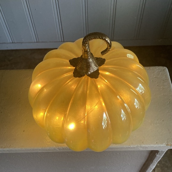 11”Handmade in India- LED Light Up- OMBRE Glass Decorative Pumpkin w/ Metal Stem - Picture 13 of 17